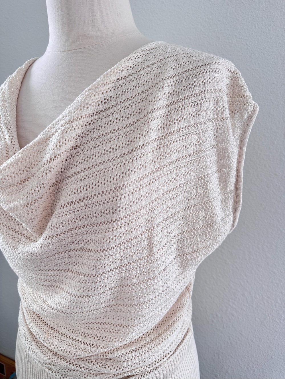 White House Black Market Crochet Knit Tunic Shimmer Cream Cowl Neck M Summer - Picture 3 of 10